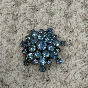 Elegant Blue Crystal Brooch (VINTAGE)